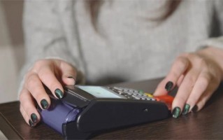 办理POS机是去找银还是找第三方POS机构？