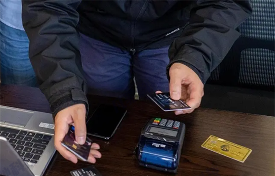 信用卡快速提额用什么POS机？  -第1张图片-南京拉卡拉POS机办理